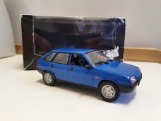 DSCN02121 MF  IXO Lada Samara 2109 blauw 1/43	