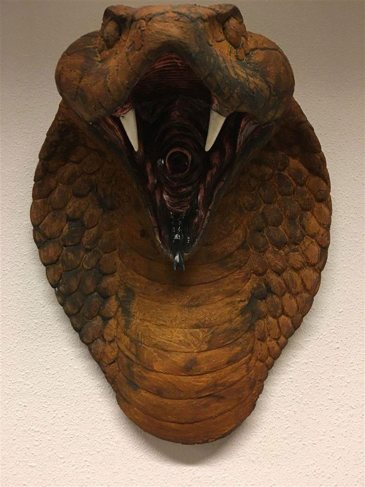 Grote imponerende oxide cobrakop, polystein-cobra - Afbeelding 5