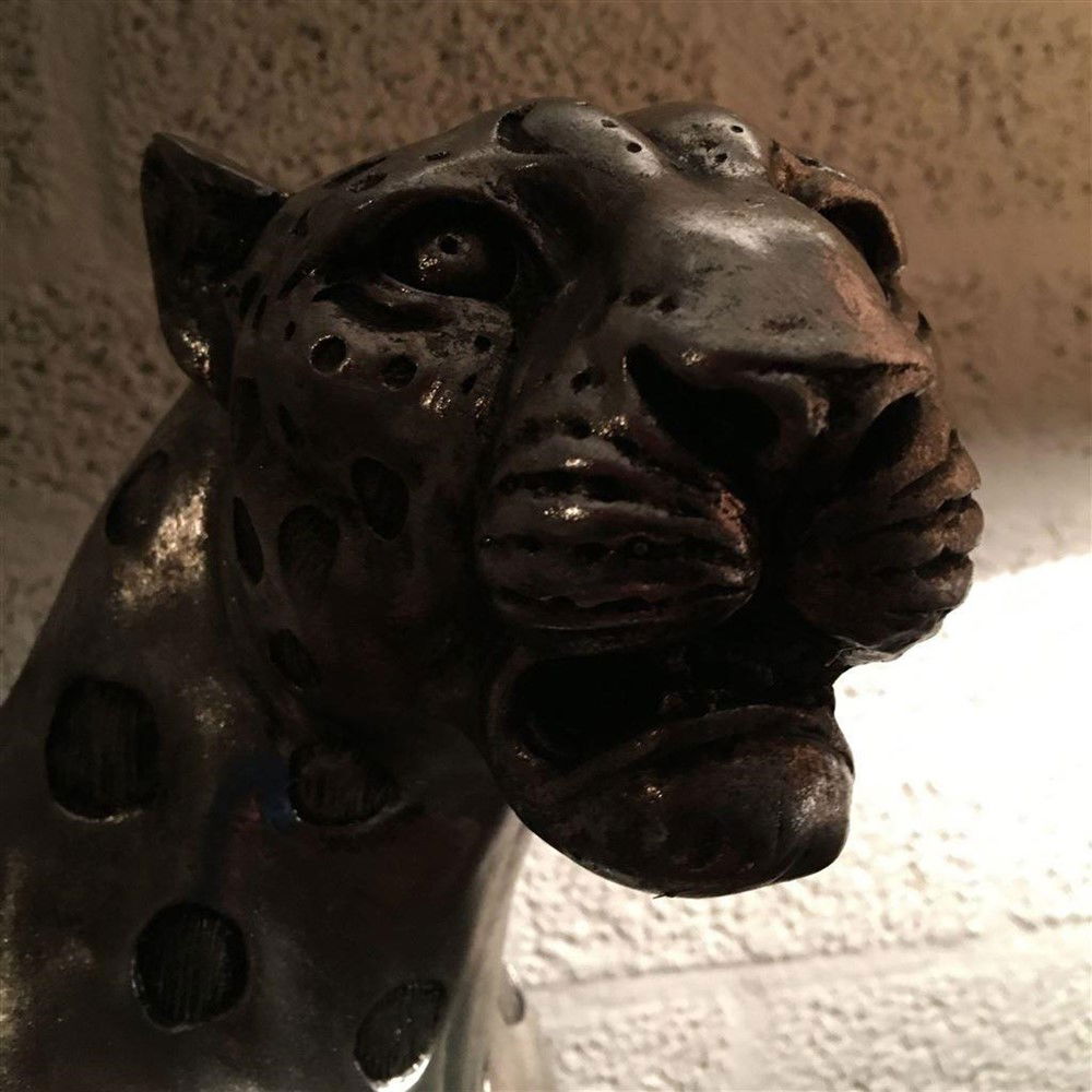 Panter zittend op boomstronk-panter-beeld - Afbeelding 6