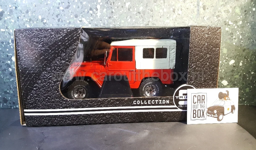 Toyota landcruiser BJ40 rood 1:18 Triple 9 - Afbeelding 5
