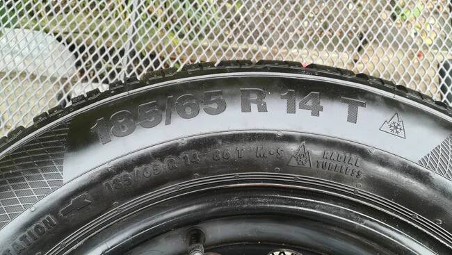 Te Koop 4 stuks Continental winterbanden op stalen velg. - Afbeelding 2