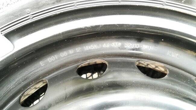 Te Koop 4 stuks Continental winterbanden op stalen velg. - Afbeelding 3