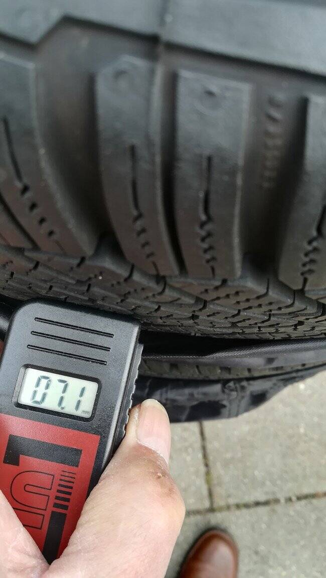 Te Koop 4 stuks Continental winterbanden op stalen velg. - Afbeelding 5