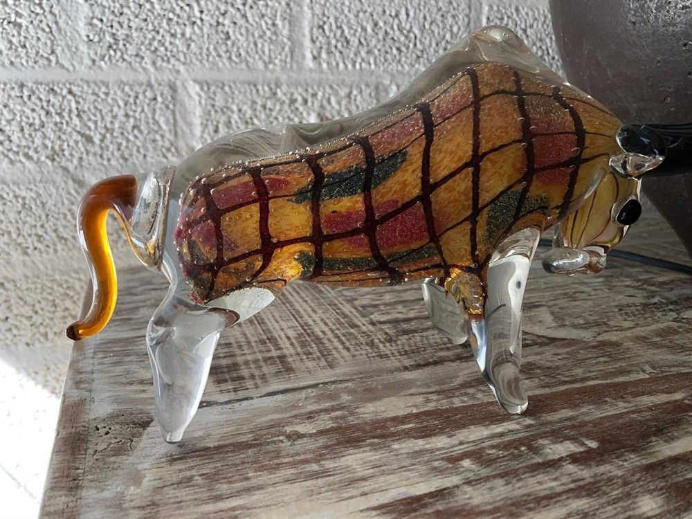 Mooi beeld van een stier van vol glas- in kleur-glas-stier - Afbeelding 6