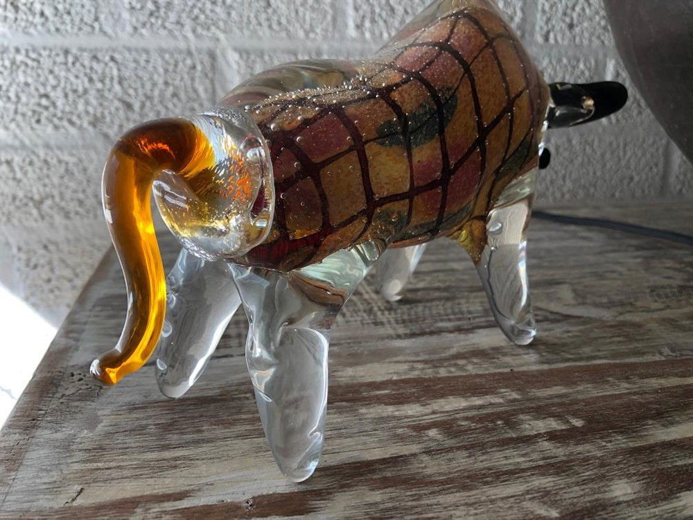 Mooi beeld van een stier van vol glas- in kleur-glas-stier - Afbeelding 7