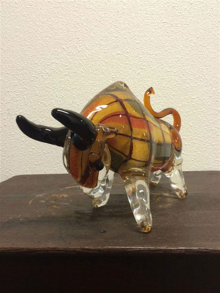Mooi beeld van een stier van vol glas- in kleur-glas-stier - Afbeelding 8