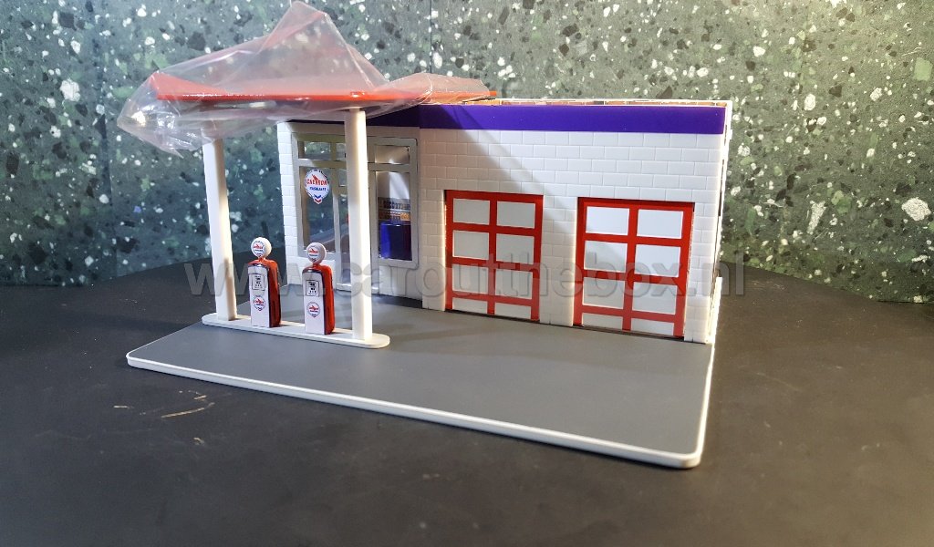 CHEVRON gas station 1:64 Greenlight - nr. 1