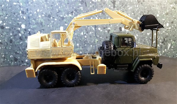 Kraz-260 AO vrachtwagen met graafmachine 1:43 SpecC - 0