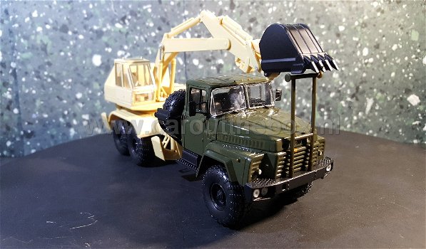 Kraz-260 AO vrachtwagen met graafmachine 1:43 SpecC - 1