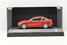1:43 Paragon BMW 2er Series Coupe F22 2014 rood