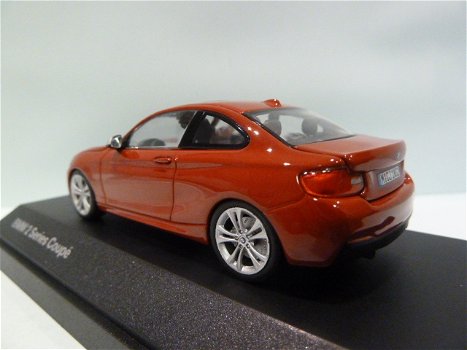 1:43 Paragon BMW 2er Series Coupe F22 2014 rood - 3