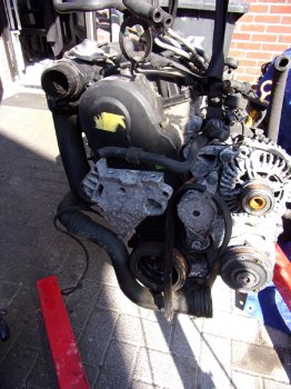 Motor ( compleet ) Volkswagen Golf V BRU 1.9 Diesel - 1