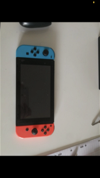 Nintendo switch met pikachu - 1