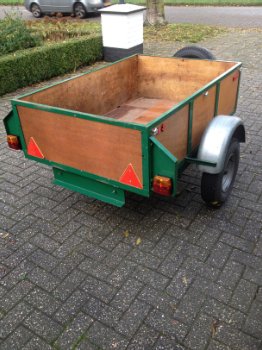 Aanhangwagen met reservewiel is afsluitbaar, de bak maat 150x100x40 - 4