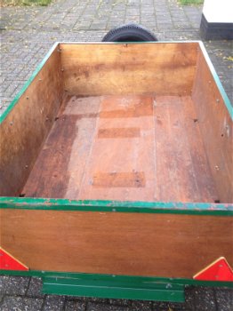 Aanhangwagen met reservewiel is afsluitbaar, de bak maat 150x100x40 - 5