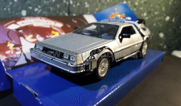 DeLorean Back to the future II 1:24 Welly - 1