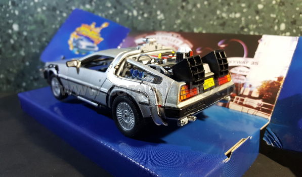 DeLorean Back to the future II 1:24 Welly - 2