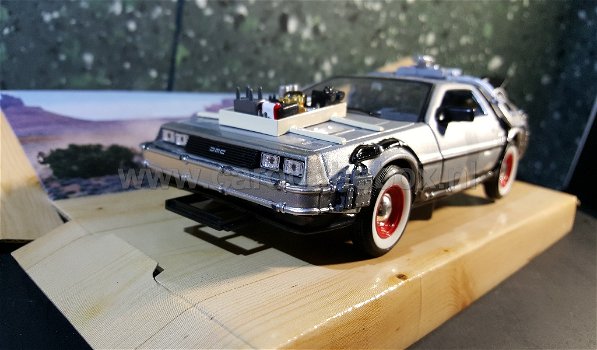 DeLorean Back to the future III 1:24 Welly - 1