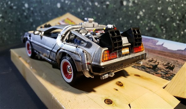 DeLorean Back to the future III 1:24 Welly - 2