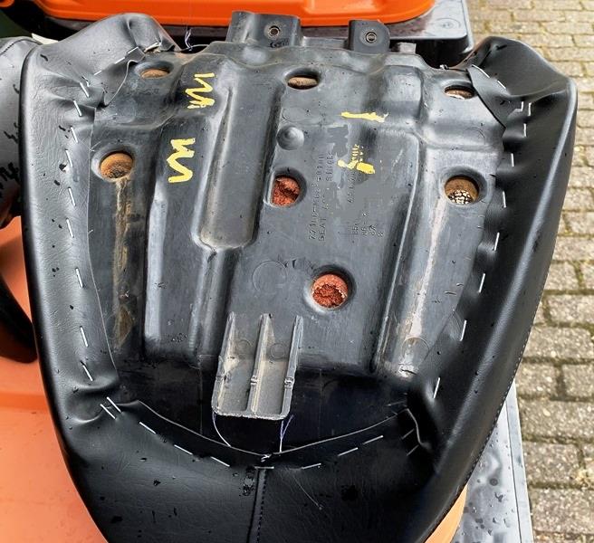 Bestuurders Zadel Honda VT 1100 85/86 (Op ruil basis) - Afbeelding 2