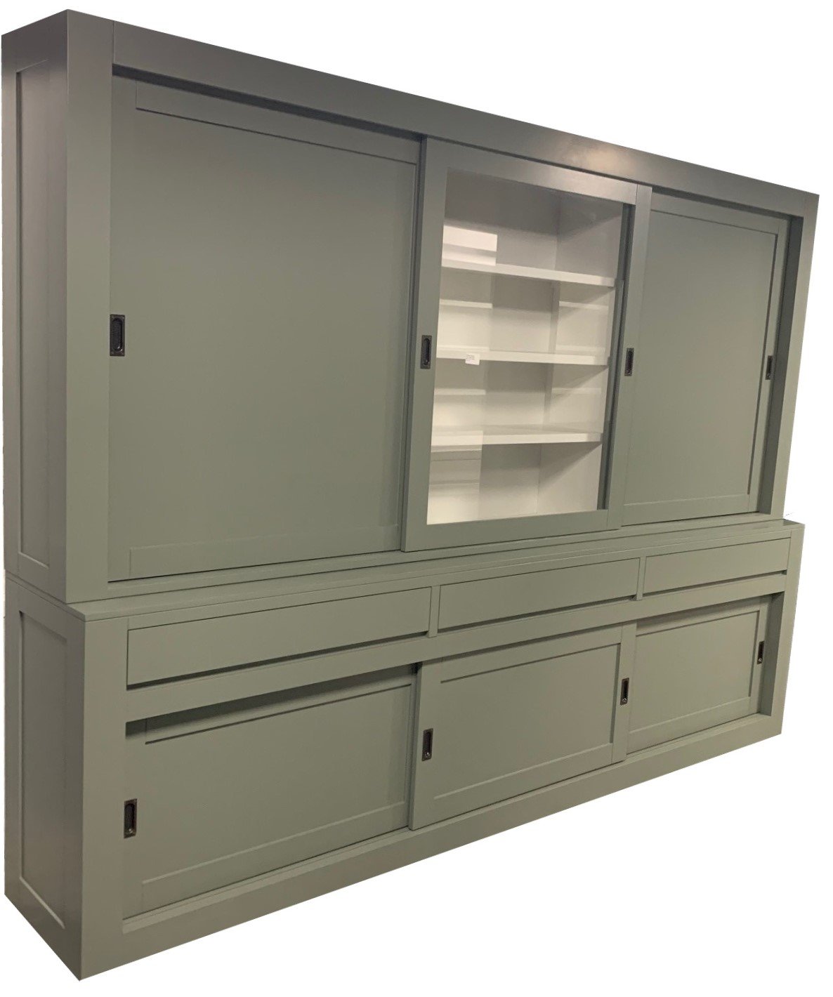 Buffetkast Engels groen Vaassen greeploos 300 x 220cm dichte zijdeuren - nr. 1