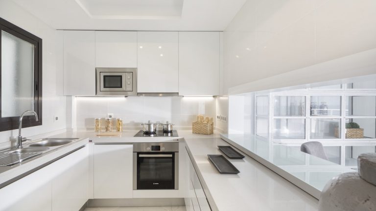 Uw eigen nieuwe Appartement in CASARES bij zee en zwembad met garageplek - Afbeelding 2