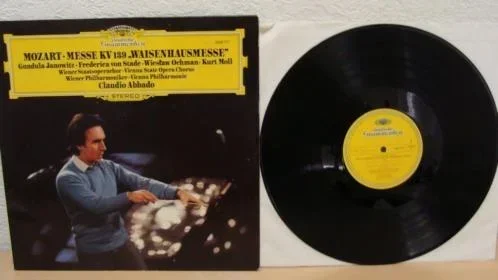 W.A.MOZART - Missa (solimnes) KV 139 Waisenhausmesse Label : Deutsche Grammophon 2530 777 - 0