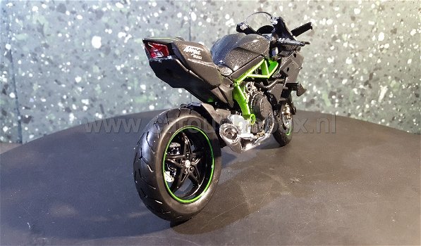 Kawasaki Ninja H2 R zwart 1:12 Maisto - 2