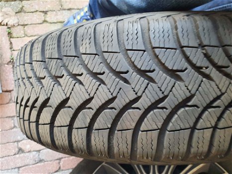 Winterbanden Michelin (4 stuks) 185/65 R15 88T (profiel 7mm) - 0