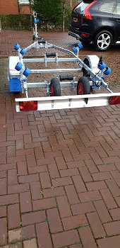 Boottrailer stunter in hart van Friesland - 2