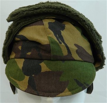 Pet / Muts, Veld, Bontgevoerd, Winter, Woodland Camouflage, Koninklijke Landmacht, maat 57, 1990.(1) - 0