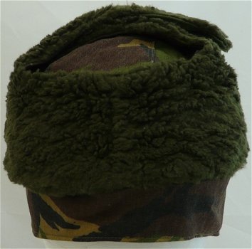 Pet / Muts, Veld, Bontgevoerd, Winter, Woodland Camouflage, Koninklijke Landmacht, maat 57, 1990.(1) - 2