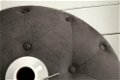 Poef Chesterfield 60cm vintage grijs rond - 3 - Thumbnail