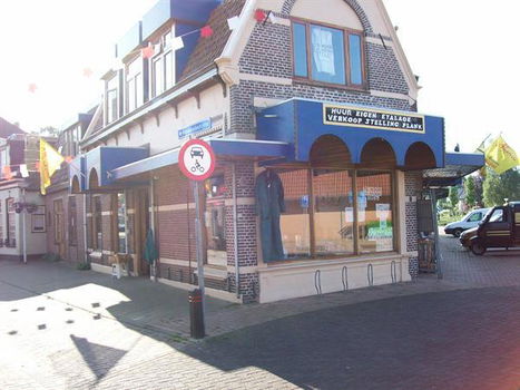 TEKOOP Akkrum Centrum A1 544m2 Degelijk /Karakterstiek-Hoek- Woon-winkel-Huizing . - 0