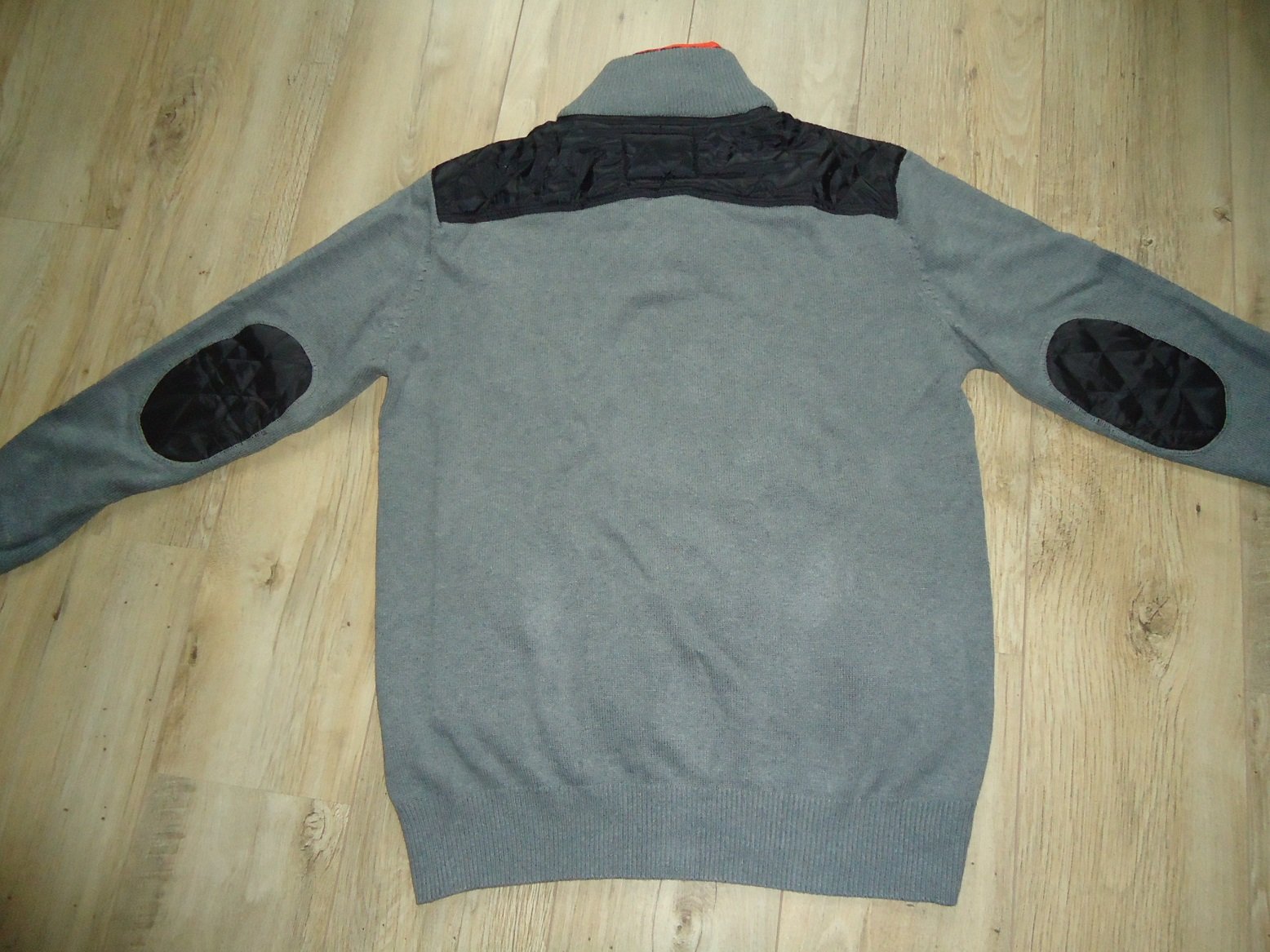 Te koop grijze trui met knoop- en ritssluiting (maat: XXL). - Afbeelding 4