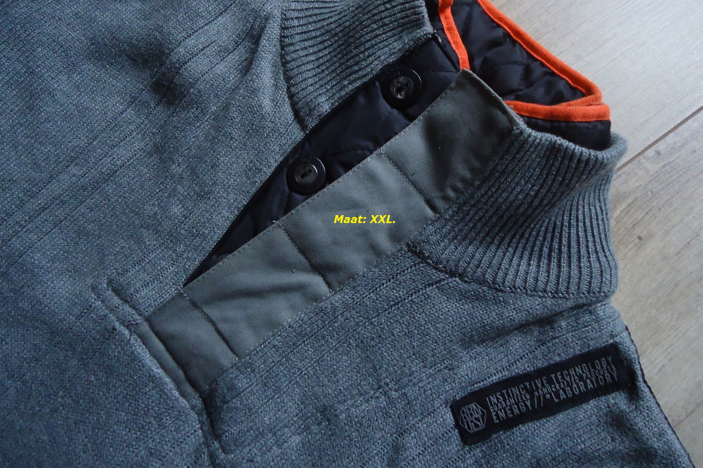 Te koop grijze trui met knoop- en ritssluiting (maat: XXL). - Afbeelding 7