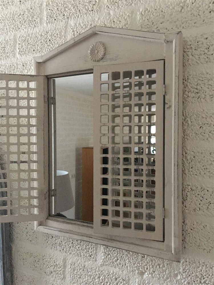 Grote houten spiegel in old-white met 2 deurtjes, prachtig ! - Afbeelding 5