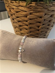 Armbandje hartje roze 