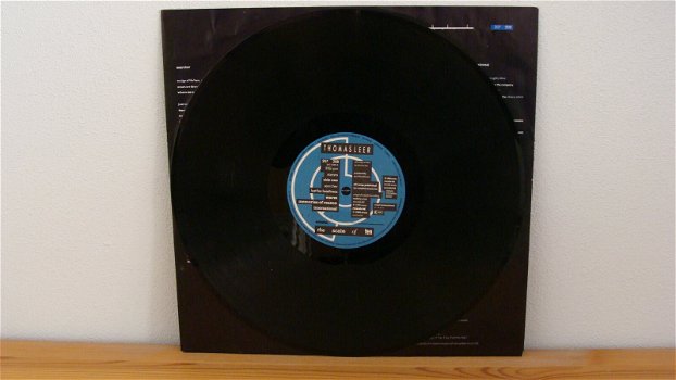 THOMAS LEER - The scale of ten. uit 1985 Label : Arista 207 208 - 2