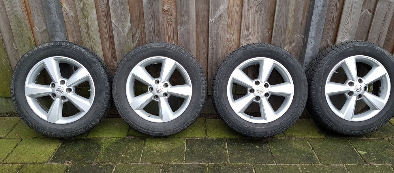Nissan Qashqai 17 inch LM velgen met winterbanden. - nr. 1