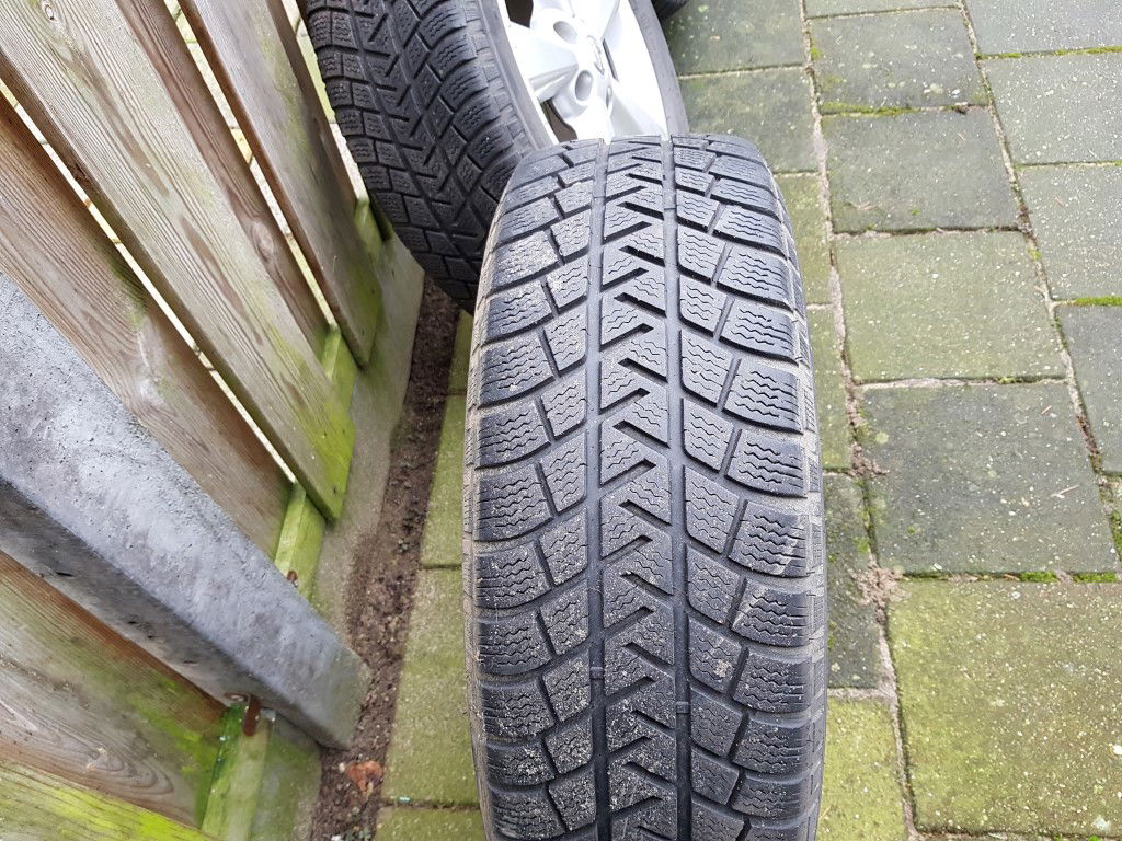 Nissan Qashqai 17 inch LM velgen met winterbanden. - Afbeelding 3