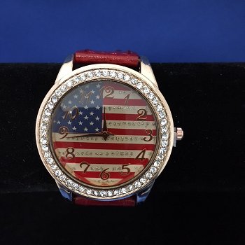 Amerikaans horloge met rood bandje - 0