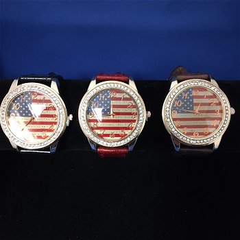 Amerikaans horloge met rood bandje - 1