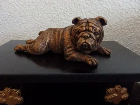 Engelse Bulldog op urn - 3