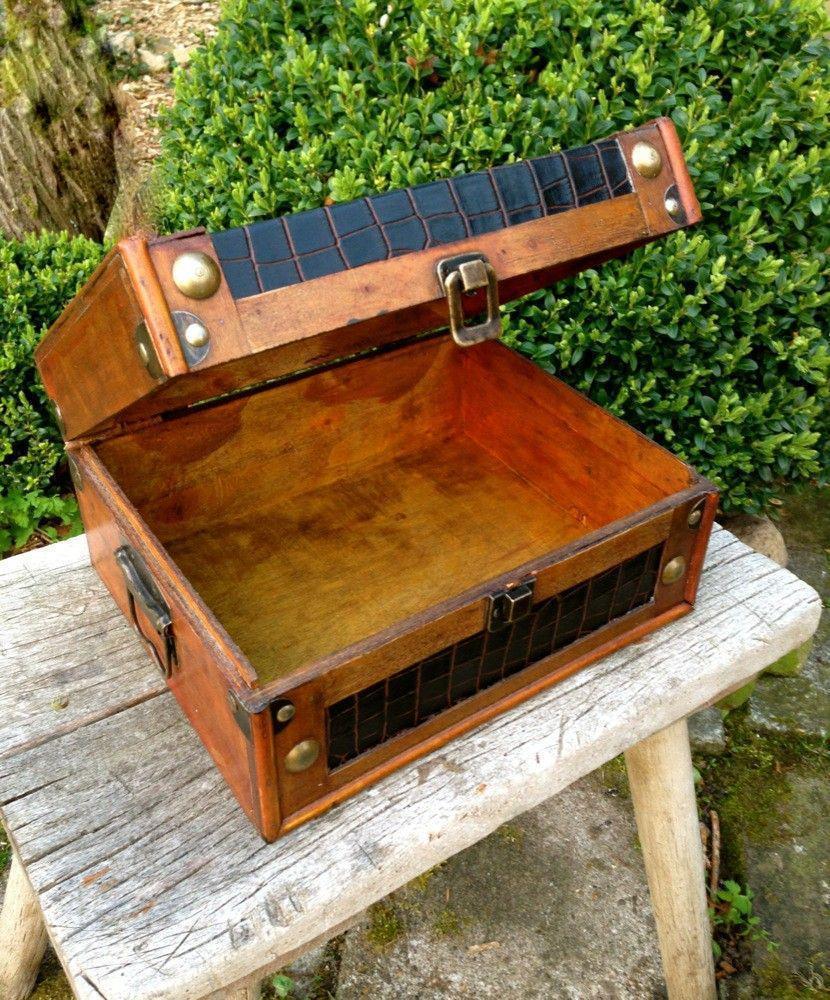 1 houten doos, Postkaart borst, hout en leer - Afbeelding 2