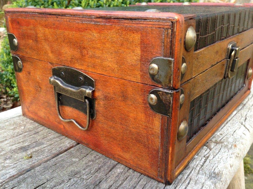 1 houten doos, Postkaart borst, hout en leer - Afbeelding 3
