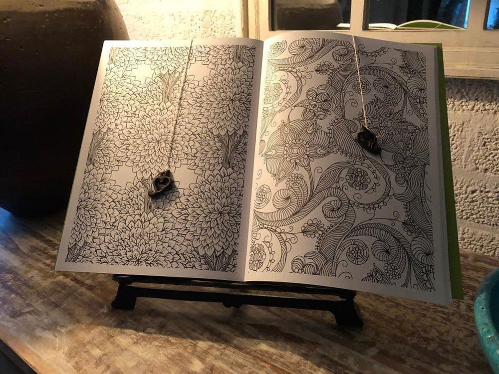 Gietijzeren sierlijke boeken standaard. - Afbeelding 7