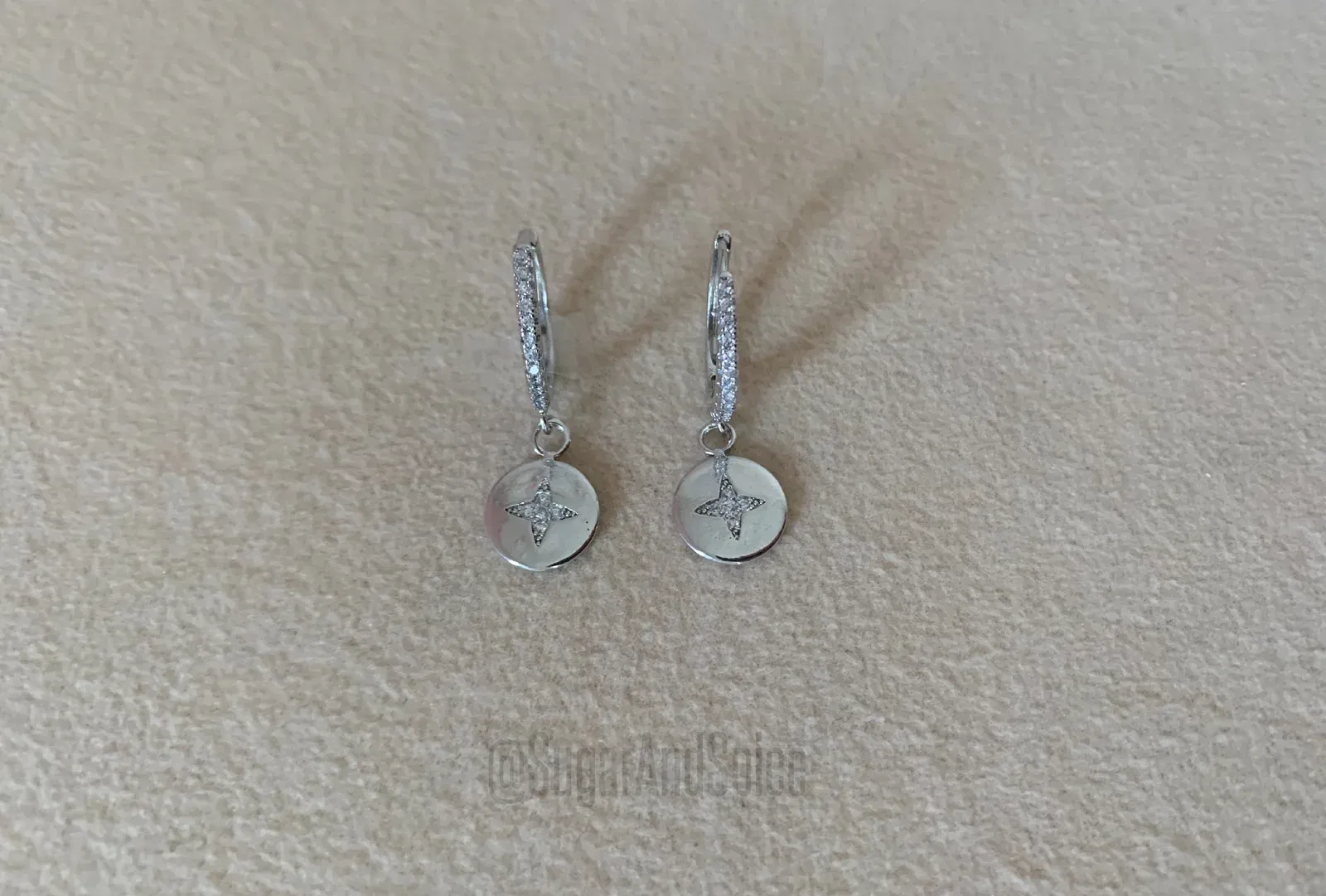 Monogram klaver strass hoop oorbellen met munt bedel zilver - nr. 1