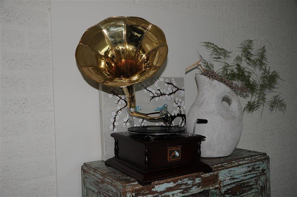Nostalgische grammofoon, platenspeler, hout en metaal - Afbeelding 8