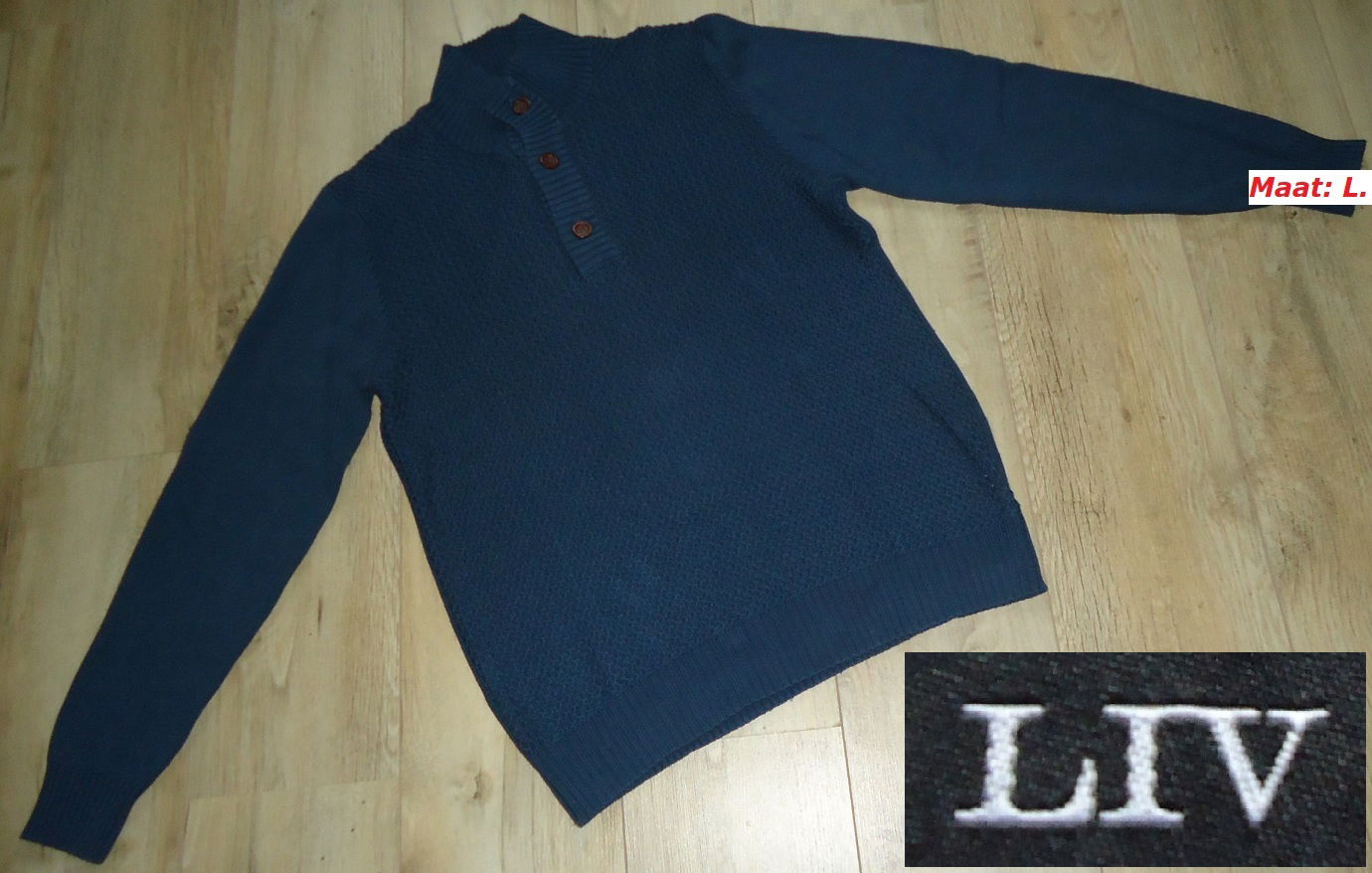 Te koop blauwe trui met knoopsluiting van LIV (maat: L). - nr. 1